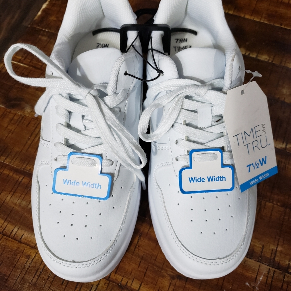 White sneakers (women's  size 7.5)